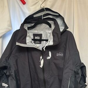 REI GoreTex Men's waterproof rain jacket - XL (brand new, no tag)